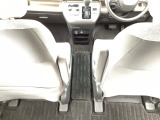 自社整備工場で点検整備をおこなってからお渡ししています。車検が残っている場合は『12ヶ月点検整備』を、車検整備付きの場合は『車検整備』をおこないます。整備費用は車両本体価格に含まれています。