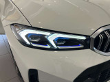 BMWでは古くから4つのリングが伝統のヘッドライトで御座います。