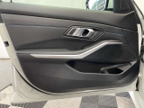 遠方のお客様大歓迎です。お気軽にお問い合わせ下さいませ。全国各BMW正規販売店で保証サービスを受けられるようご納車させて頂きますますのでご安心下さいませ!