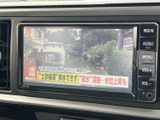 高画質モニターで、安全確認やエンターテイメントを快適に。映像を鮮明に映し出し、運転中の視認性を高めます。
