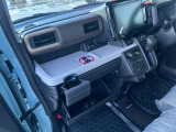 グローブボックスです!車内の収納力もある車です!
