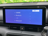 多彩な接続端子を備え、スマートフォンやUSBメモリなど、様々なデバイスから音楽を楽しむことが可能です。お好みの音楽で快適なドライブを。