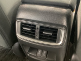 後部座席にもエアコンの吹き出し口があるので車内全体を快適に過ごすことができます。
