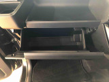 よく使うものが手を伸ばせばすぐ届く、機能面で充実した収納。