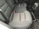 G-ベクタリングコントロールプラス(GVCPlus)は、ドライバーの素早いハンドル操作に対する車両の追従性を高めるとともに挙動の収束性をサポートします。特に後部座席では、揺れが少なく感じられます。