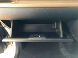よく使うものが手を伸ばせばすぐ届く、機能面で充実した収納。