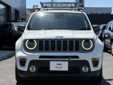 7つのグリルの「セブンスロットグリル」はJEEP車である象徴です。