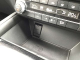 携帯電話を置くだけで充電開始