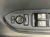 オート格納機能付きドアミラー キーフリーシステムのドア施錠に連動して自動的に格納!乗降時のミラー操作の手間が省けて便利です♪閉じ忘れを防げるほか、降車の直前まで後方の確認ができます!!