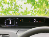 必要な情報をひと目で確認できる、分かりやすいメーターデザイン。運転中の視認性を高め、安全運転をサポートします。