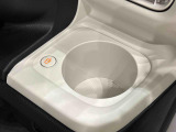 (前席/掘り込み式)ホットカップホルダー☆保温付で温活が車内でも実現♪600mlのペットボトルまで対応しておりスイッチ1つで温かい飲み物は保温を、冷たい飲み物は常温にしてくれます