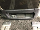 後部座席の足元にAC100V電源が付いております。