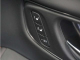 【ドライビングポジションシステム】Hondaスマートキー、DRIVER1・DRIVER2のそれぞれにシート位置を記憶でき、乗車時に使用キーを判別して自動で調整を行います。