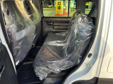 後部座席も十分な広さがあります!シートを倒せば荷物もさらに沢山積めますね♪