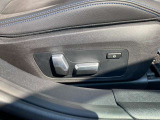 運転席シートはメモリー機能付きの電動シートとなっております。