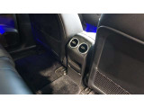 メルセデスジャパンが定めるサーティファイドカー(認定中古車)として登録を致しますので、納車時にはタイヤやバッテリー等も規定以下の数値であれば、整備代金を頂かず、無償で交換となります。ご安心下さい。