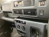 品質には自信があります!ハッピーの品質・キレイなお車をお届けさせていただきたい!そんな気持ちでキレイに仕上げております。フロアマットなどの清掃はもちろん、シート下なども徹底的に清掃しております。