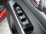パワーウィンドウのスイッチ等は運転席右側へ集中してます