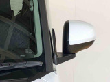 便利な電動格納ミラー付きです
