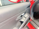 手厚いサポートを提供する「ポルシェ自動車保険」を取り扱っております。オリジナル補償(無償)が付帯し、万が一の際も正規販売店ならではの確かな安心でオーナー様を支えます。保険選びもお気軽にご相談ください。