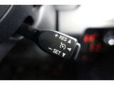 【クル-ズコントロ-ル】・・・高速道路などで一定速度でのクルージングが可能。 余分なアクセル操作を減らし、ドライバーの負担を軽減。 燃費の向上にも貢献します。