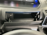 【インパネアッパーボックス】サッと取り出せてサッとしまえる、運転席の目の前にはボックスが装備されております!薄型のボックスティッシュなど収納可能☆
