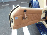 ドアトリムきれいです。