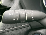 ワンタッチで簡単に操作でき、視界を確保します。悪天候時の運転をサポートし、安全性を高めます。