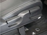 ◆シートハイトアジャスター◆運転席を上下に高さ調節ができます!運転ポジションを体格に合わせてシート調整できます。