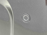 障害物を感知することで、縦列駐車や車庫入れをサポートするコーナーセンサーが付いてます