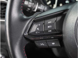 【ステアリングスイッチ】運転中、前方から目線をそらすことなく、オーディオ等の操作が可能な便利機能。安心&快適ドライブにはマストな装備。