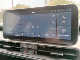 Uconnectオーディオナビゲーションシステム。AppleCarPlay・AndroidAuto対応音楽の再生が可能。他にも、エアコンの操作など様々な機能が操作可能。地デジチューナー内蔵でテレビの視聴も可能。