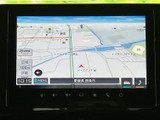 操作性も分かりやすく、スムーズなドライブをサポートします。目的地設定も簡単で、長距離運転の疲れを軽減してくれるでしょう。