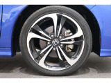 純正のアルミホイールが足元を飾ります!タイヤサイズは205/45R17 になります。