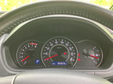 視認性の高いメーターデザイン。速度や燃料残量など、運転に必要な情報を一目で確認できます。安心して走行するためのサポートです。
