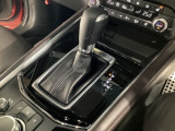 アクセルペダルを踏み込む量や速さに応じて変速パターンを制御し、人馬一体の運転感覚を発揮してくれる6速オートマ!