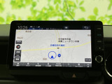高精細な地図表示で、安全なドライブをサポートします。スムーズな操作で目的地を設定でき、快適なカーナビゲーションを実現します。