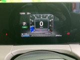 直感的に理解できる表示で、車の状況を常に把握できます。走行情報を確認し、安全運転を心がけましょう。