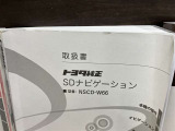 ナビの取説が付いています。