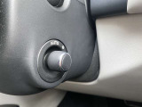 電動調整式ステアリングホイール装備。