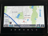 詳細な地図情報が表示され、スムーズなルート選択をサポートします。安全運転を心強く後押ししてくれるでしょう。