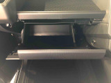 よく使うものが手を伸ばせばすぐ届く、機能面で充実した収納。