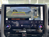 パノラミックビューモニター付きです。車両を上から見たような映像をディスプレイオーディオ画面に表示。運転席からの目視だけでは見にくい、車両周辺の状況をリアルタイムでしっかり確認できます。