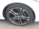 BMW純正アルミホイールです。納車時にはアルミホイールコーティングも承っております!是非ご検討下さいませ。