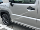 シンプルなデザインながらも、使いやすさを追求したドアトリム。運転席からの操作性も良好です。