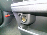USB電源&タイプC電源&12Vシガーソケットが運転席&助手席前にございます♪スマホ等の充電にご使用くださいませ♪