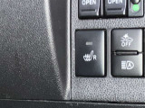 スイッチひとつでシートがすぐに温まり、寒い季節も快適。運転席と助手席に装備されています。