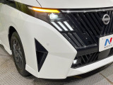 【LEDヘッドライト】悪天候や夜間走行時も良好な視界を確保し安心して運転できる高輝度LEDヘッドライトを装備!点灯速度が早く、消費電力も抑えられています。