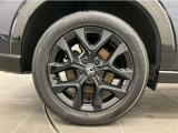純正のアルミホイールが足元を飾ります!タイヤサイズは225/55R18です。