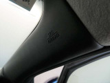 【SRSカーテンエアバッグ】車両側面から強い衝撃を受けたとき、衝撃を受けた側のSRSカーテンエアバッグが瞬時に膨らみ、乗員の主に頭部にかかる衝撃を緩和するシステムです☆